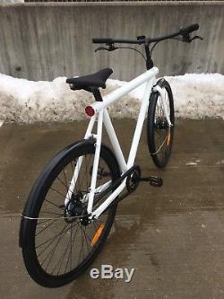 2017 VanMoof 3 Speed Standard Straight Frame with Front Carrier Waitress Set