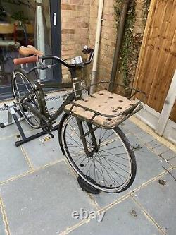 Specialised Globe Bike With Front Carrier