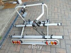 Tilting tow bar carrier for 2 electric bikes