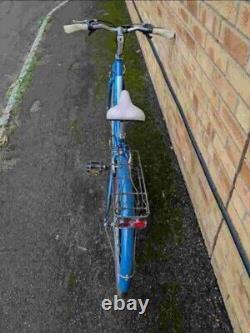 Trekker Freespirit Hybrid bike in good condition with a rear rack carrier, mudgu